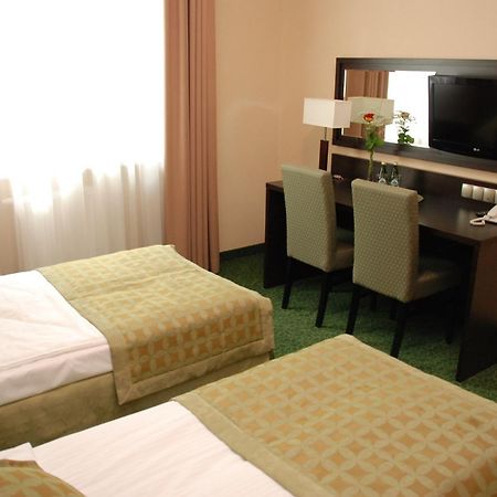 Hotel Topaz Poznan Centrum Buitenkant foto