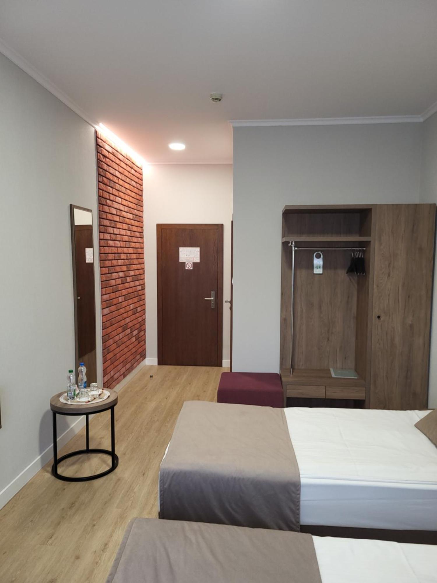 Hotel Topaz Poznan Centrum Buitenkant foto