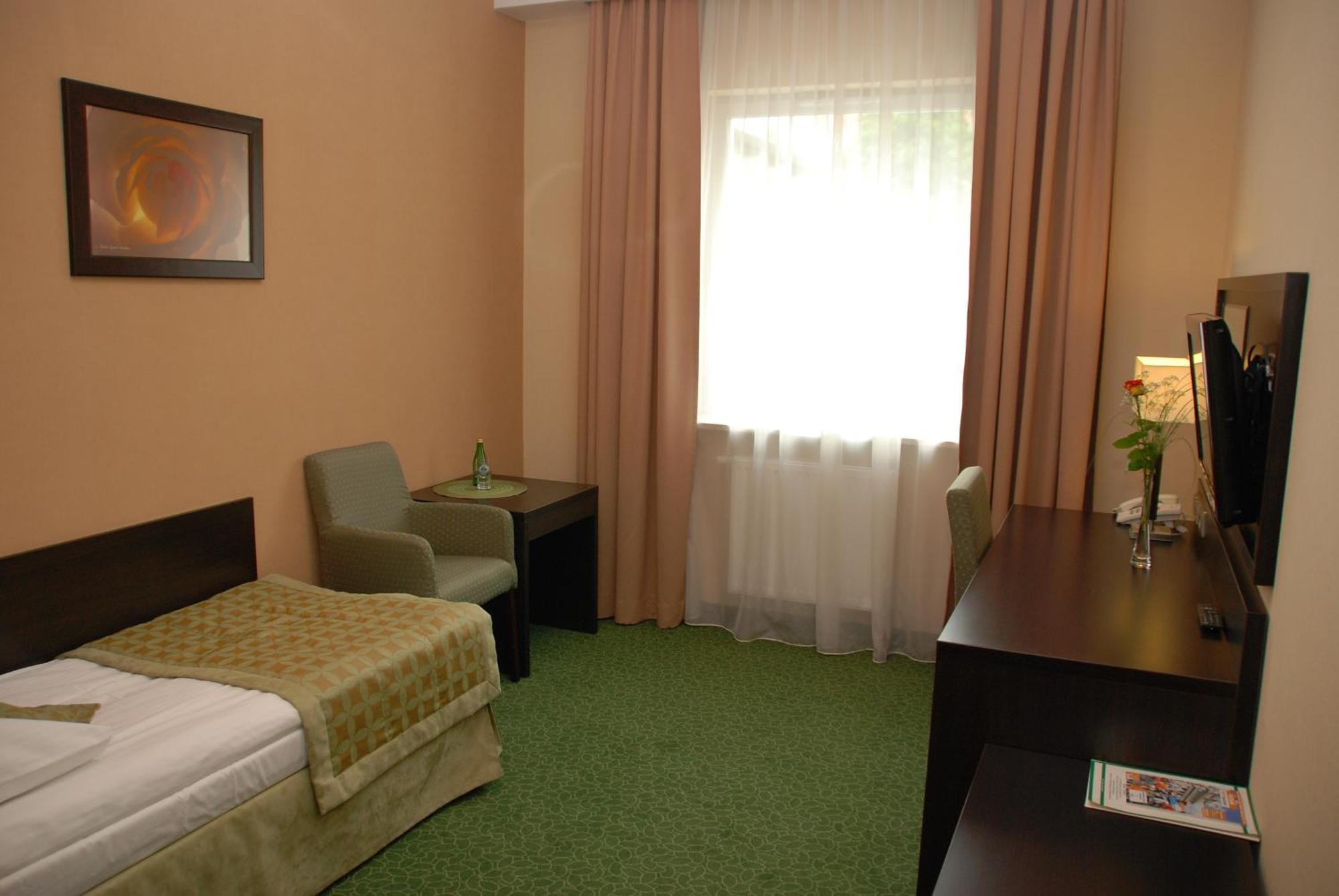 Hotel Topaz Poznan Centrum Buitenkant foto