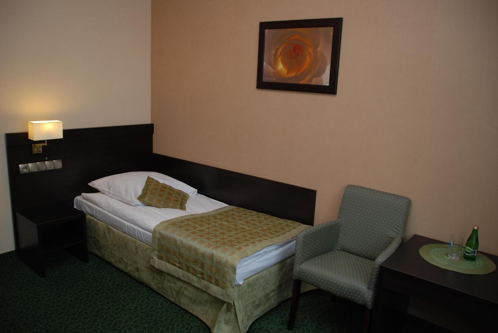 Hotel Topaz Poznan Centrum Buitenkant foto