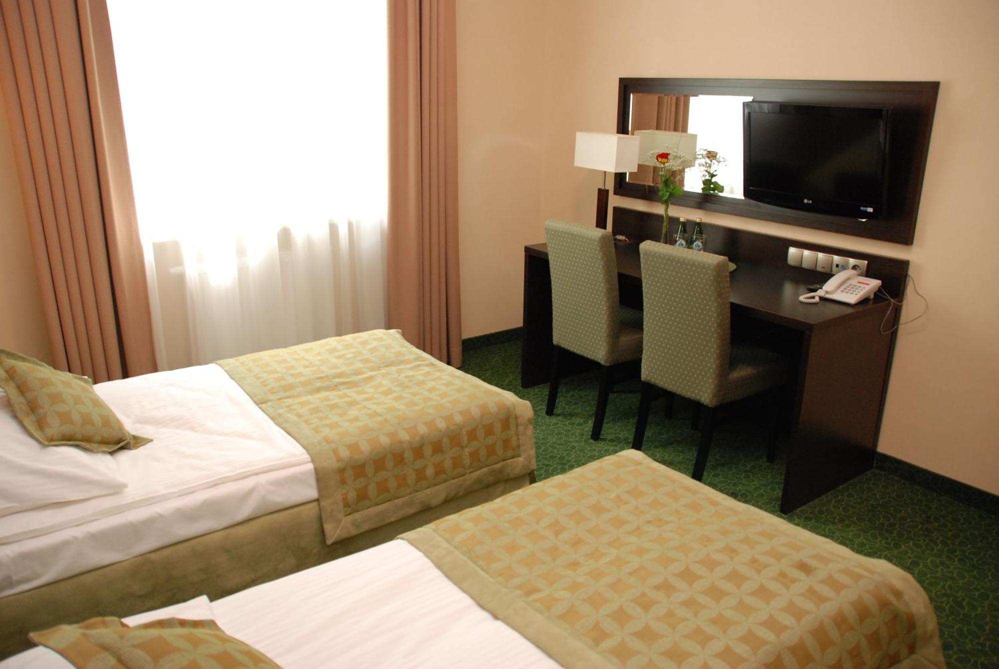Hotel Topaz Poznan Centrum Buitenkant foto