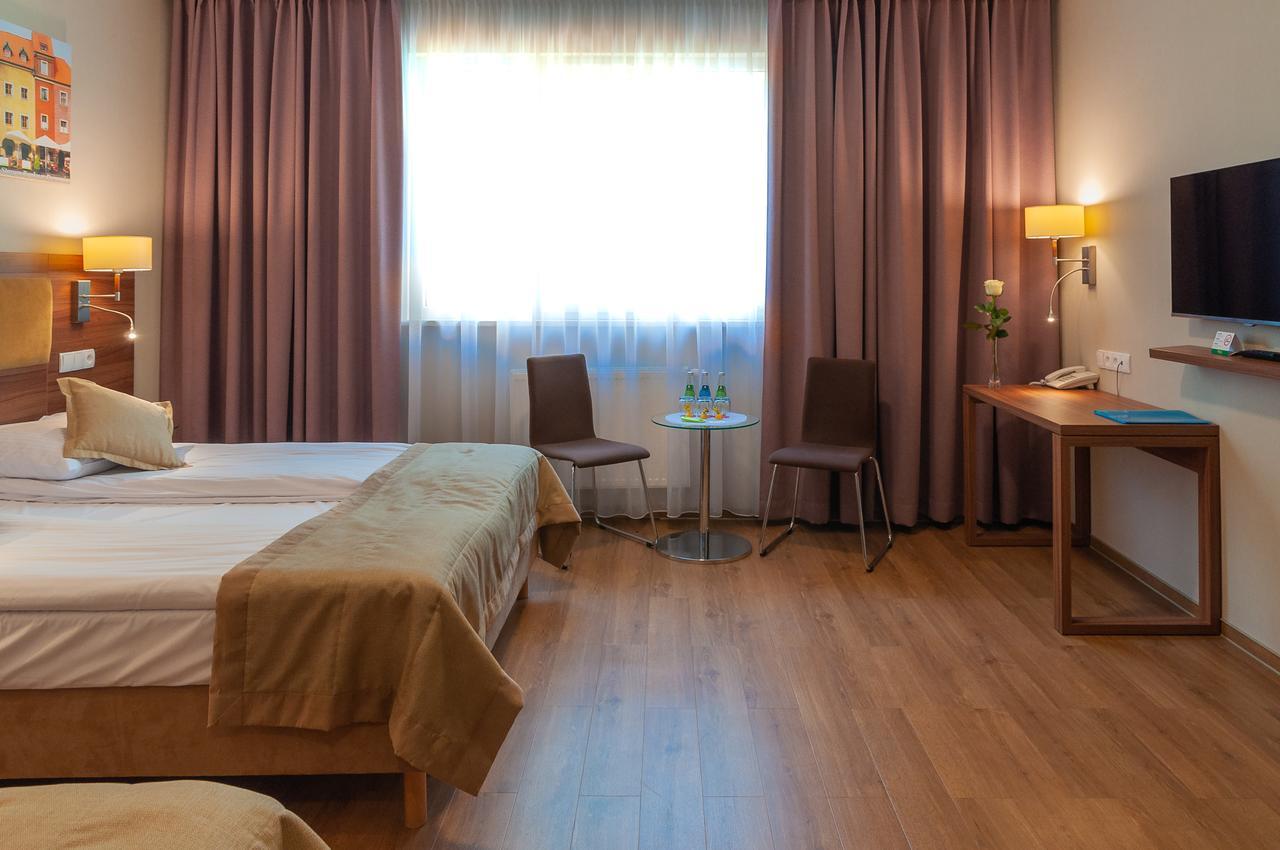 Hotel Topaz Poznan Centrum Buitenkant foto